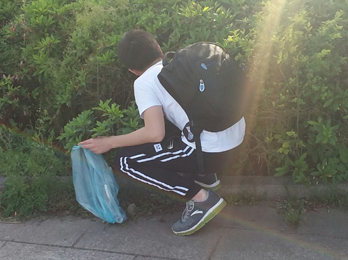 m1492924908153616.jpg 捡垃圾.jpg